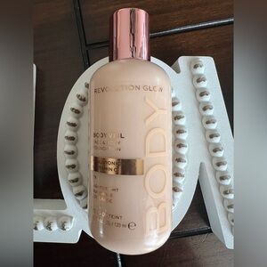 Makeup Revolution Body Veil Foundation F6
